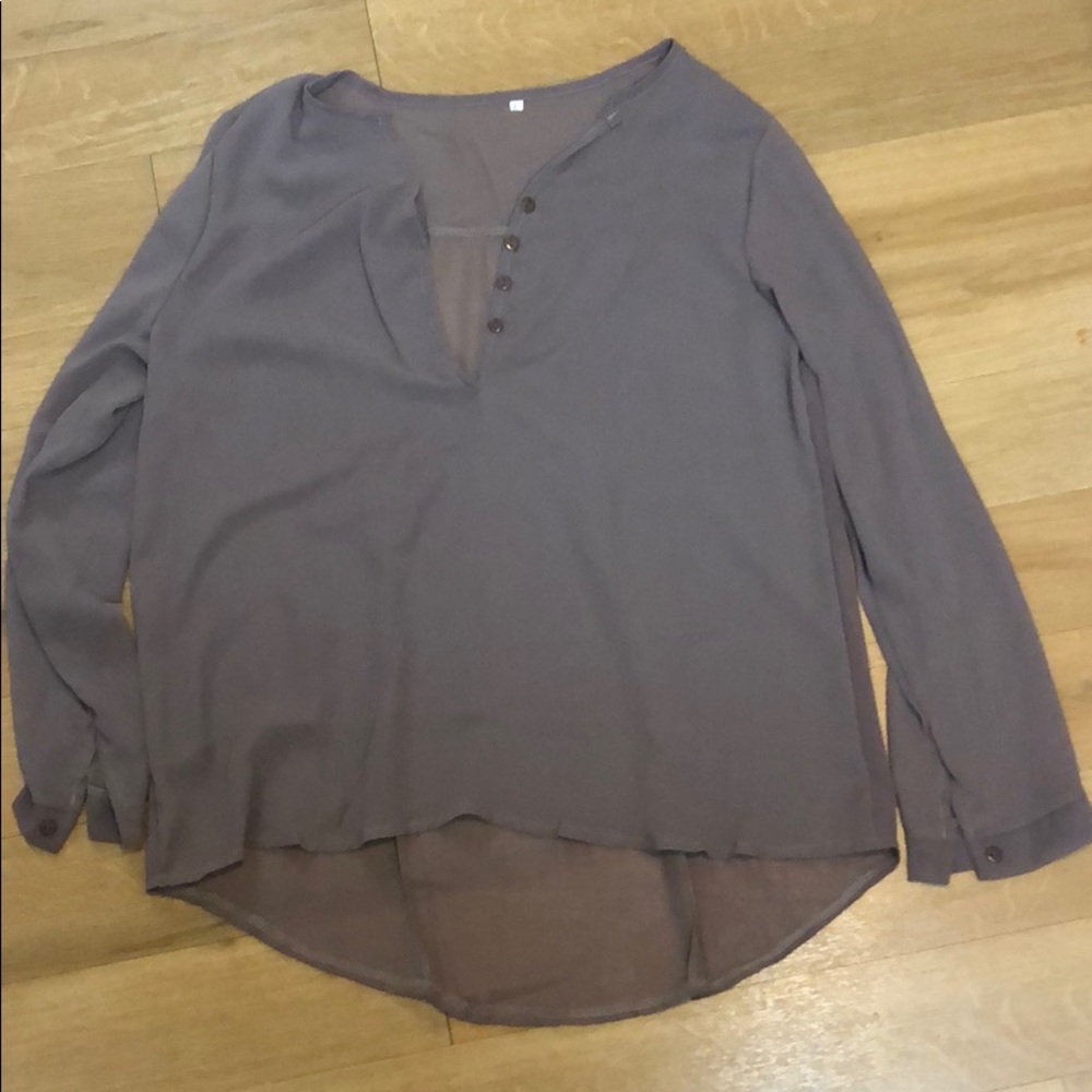 Loose long sleeve shirt.